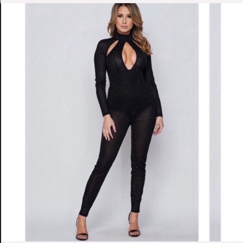 Banjul Long sleeves open front jumpsuit.